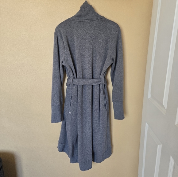 UGG's Iconic Robe - Picture 2 of 9